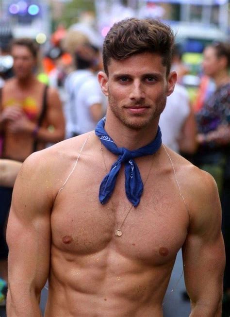 gay sexy|22 sexy gay men from around the world to celebrate Elskas 9。